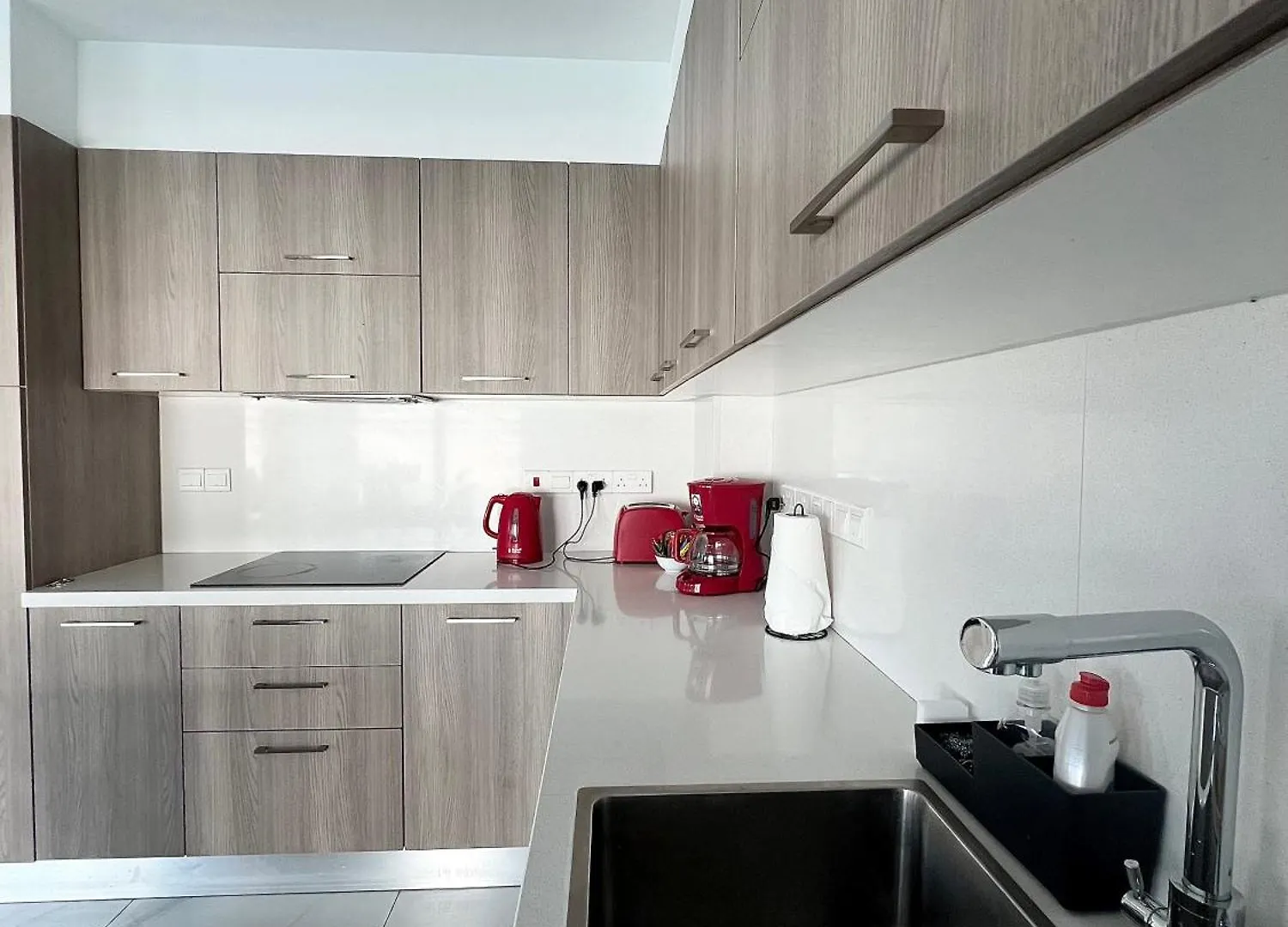 Hubstay - Seaview Villa Oriana In Larnaca, 10 Min Walk To The Beach  Larnaca