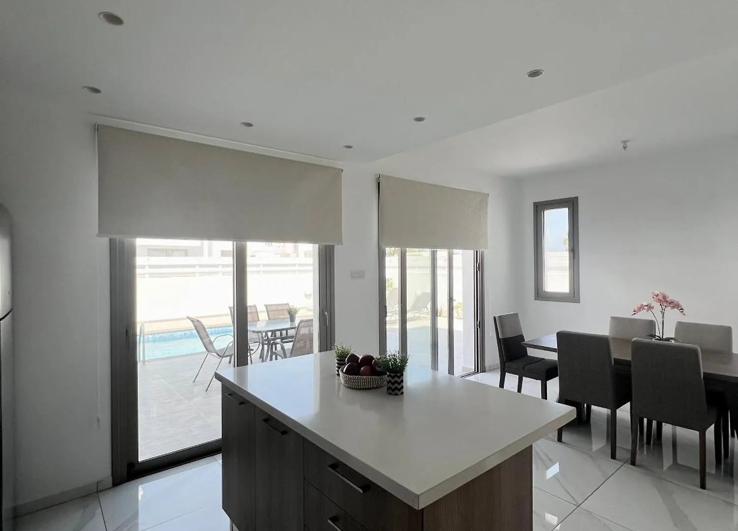Hubstay - Seaview Villa Oriana In Larnaca, 10 Min Walk To The Beach