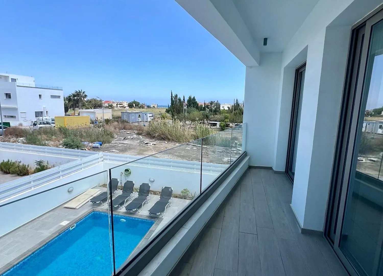 Hubstay - Seaview Villa Oriana In Larnaca, 10 Min Walk To The Beach Cypern