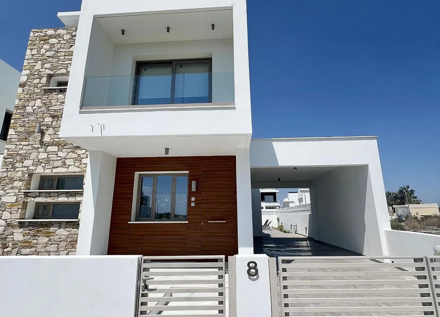 Hubstay - Seaview Villa Oriana In Larnaca, 10 Min Walk To The Beach Larnaca
