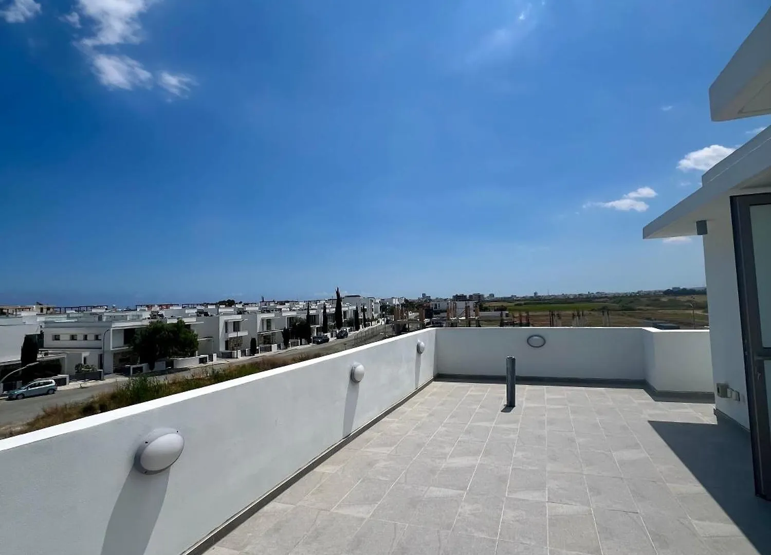 Hubstay - Seaview Villa Oriana In Larnaca, 10 Min Walk To The Beach