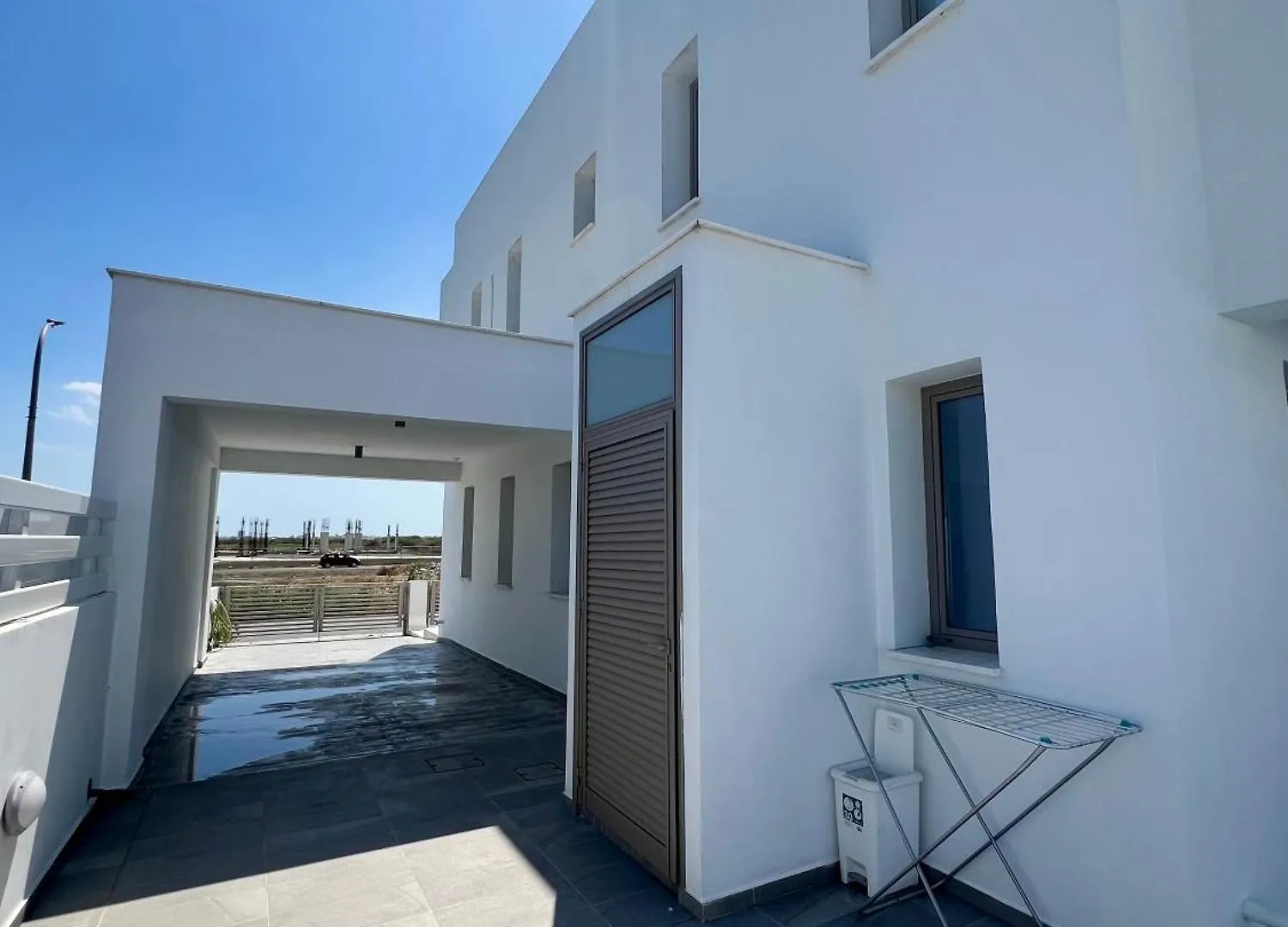 Hubstay - Seaview Villa Oriana In Larnaca, 10 Min Walk To The Beach