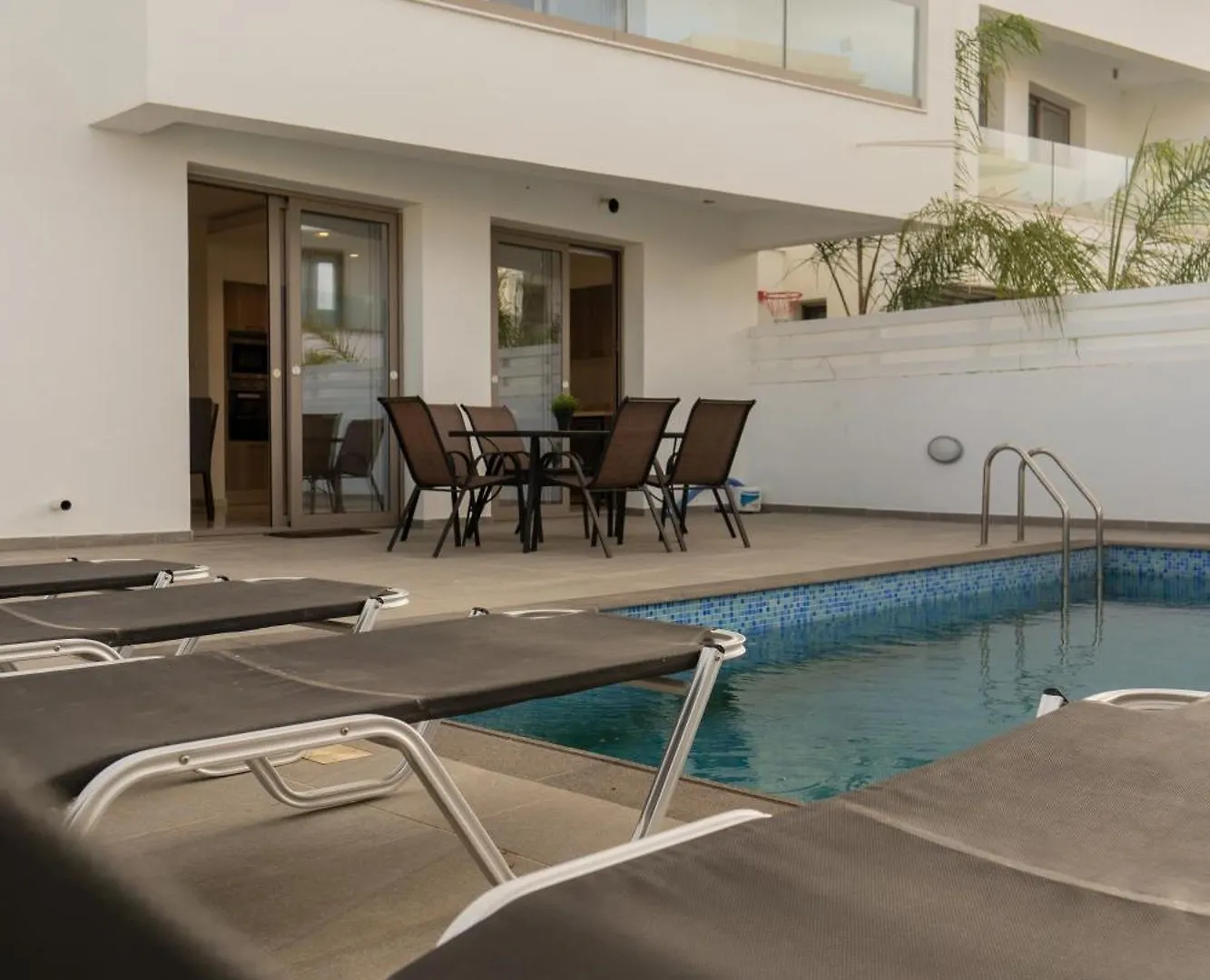 Hubstay - Seaview Villa Oriana In Larnaca, 10 Min Walk To The Beach